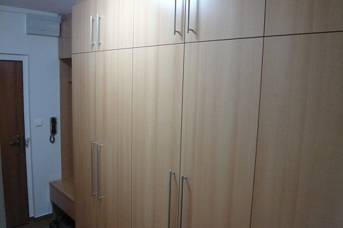 Vestavěné skříně