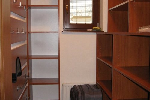 Vestavěné skříně