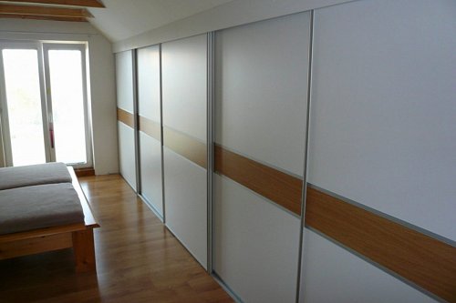 Vestavěné skříně