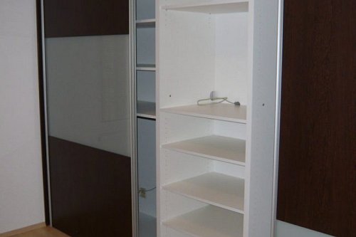 Vestavěné skříně